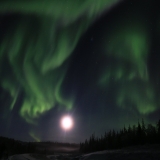 full-moon-and-northern-lights-yellowknife-vacations