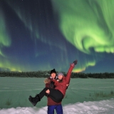 happy-moment-northern-lights-yellowknife-vacations